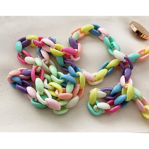 Stylish Compact Red Beaded Bag - Perfect for Key Essentials and More - Picture 5 of 7